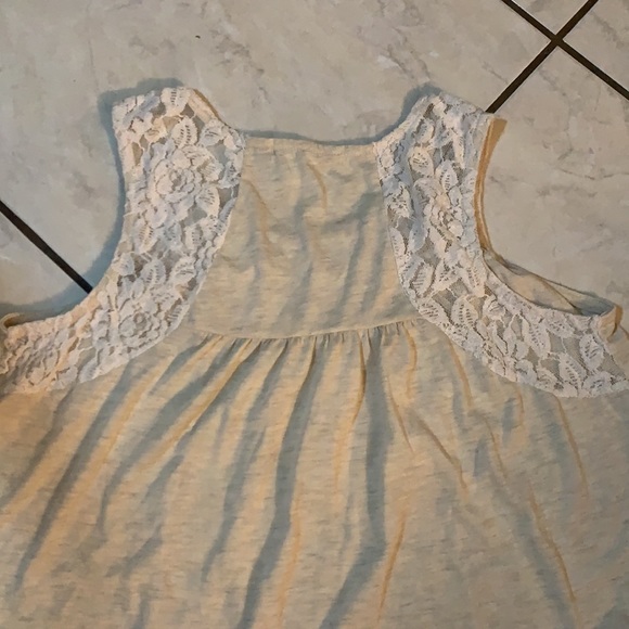 SOLD- Women’s tank tops - Picture 10 of 12